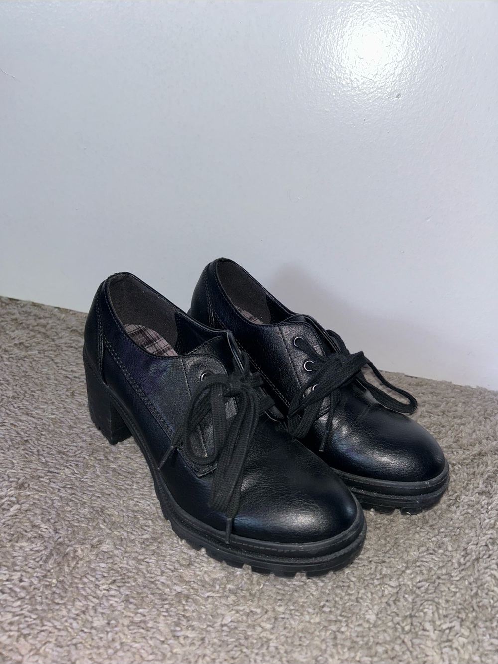 Jellypop Black Lace-Up Chunky Heel Oxfords